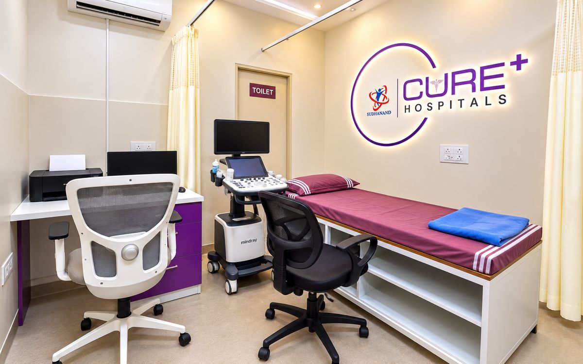 Scan and ultrasound room with examination bed